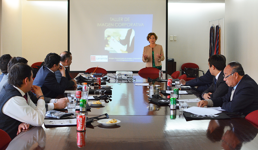 taller de imagen corporativa larrain vial septiembre 2015